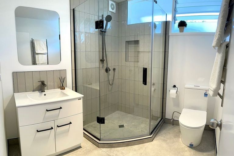 Photo of property in 2/4 Roseburn Place, Pakuranga, Auckland, 2010