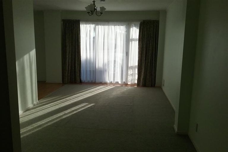 Photo of property in 33 Lewisham Street, Highland Park, Auckland, 2010