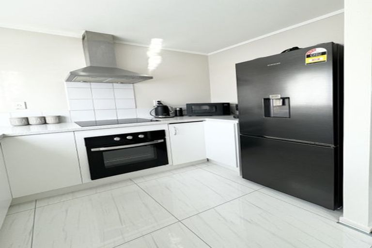 Photo of property in 1/5 John Jennings Drive, Oteha, Auckland, 0632