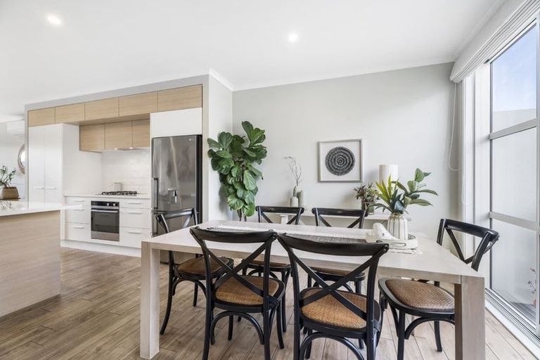 Photo of property in 75 Karepiro Drive, Stanmore Bay, Whangaparaoa, 0932