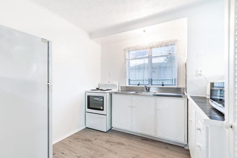 Photo of property in 22 Styca Place, Sunnyvale, Auckland, 0612