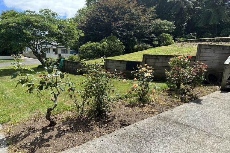 Photo of property in 8 Meuli Street, Eltham, 4322