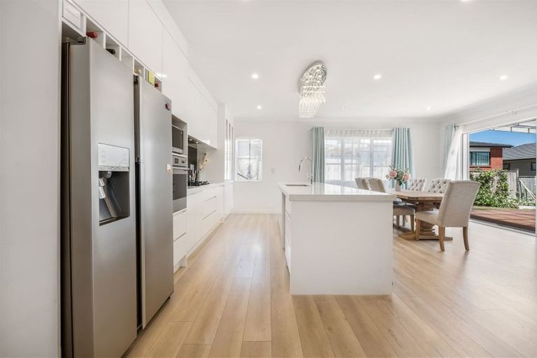Photo of property in 25 Casheltown Way, Flat Bush, Auckland, 2019