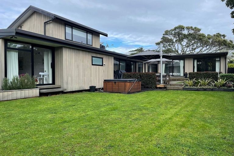 Photo of property in 21 Alfred Street, Northcote Point, Auckland, 0627