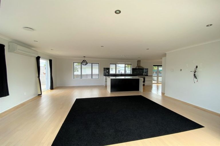 Photo of property in 67 Waipani Road, Te Atatu Peninsula, Auckland, 0610