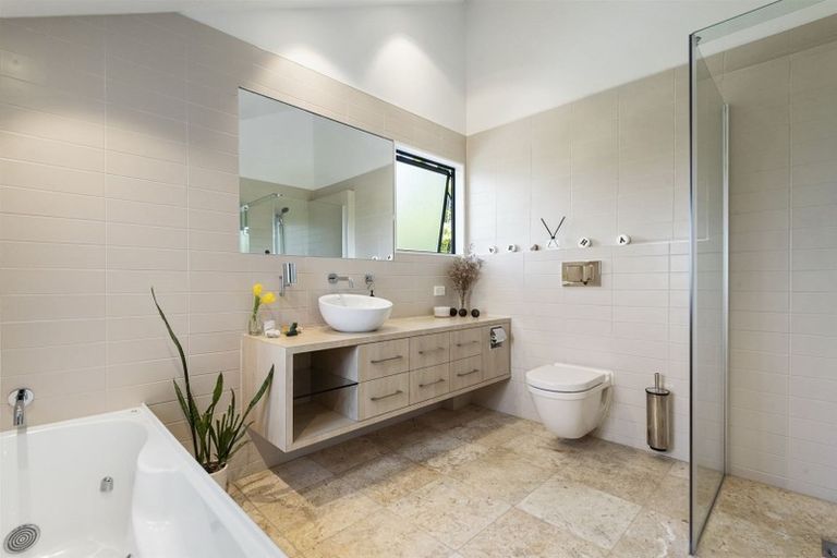 Photo of property in 7 Rangitoto Terrace, Milford, Auckland, 0620