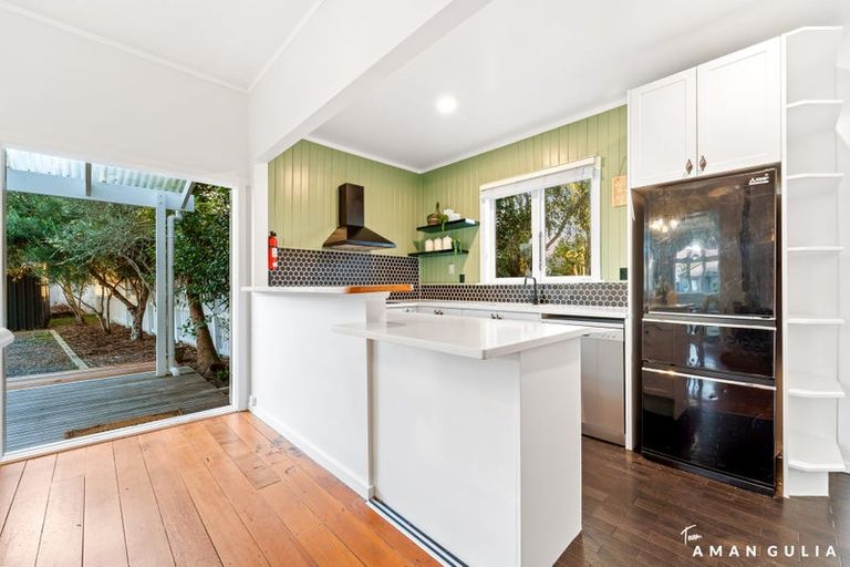 Photo of property in 221 Henderson Valley Road, Henderson, Auckland, 0612