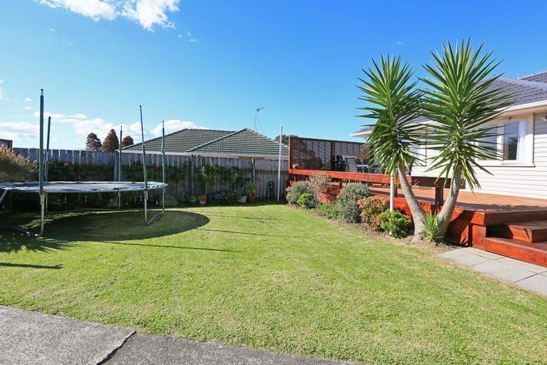 Photo of property in 3 Brookfield Road, Te Atatu Peninsula, Auckland, 0610