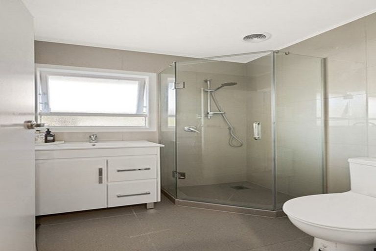 Photo of property in 27 Roby Street, Te Atatu Peninsula, Auckland, 0610