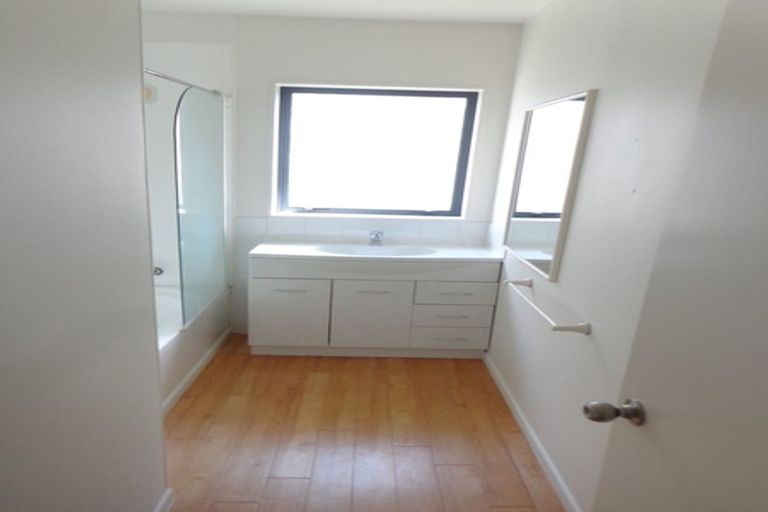 Photo of property in 17 Hassan Drive, Massey, Auckland, 0614