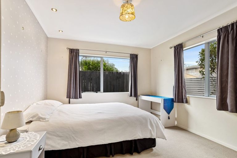 Photo of property in 44a Yeovil Road, Te Atatu Peninsula, Auckland, 0610