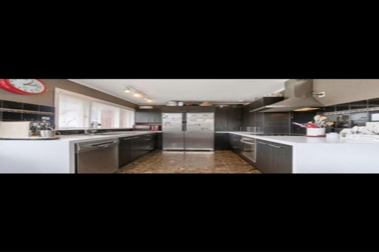 Photo of property in 94 Colwill Road, Massey, Auckland, 0614