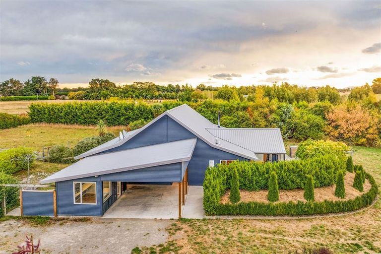 Photo of property in 7 Loburn Whiterock Road, Loburn, Rangiora, 7472