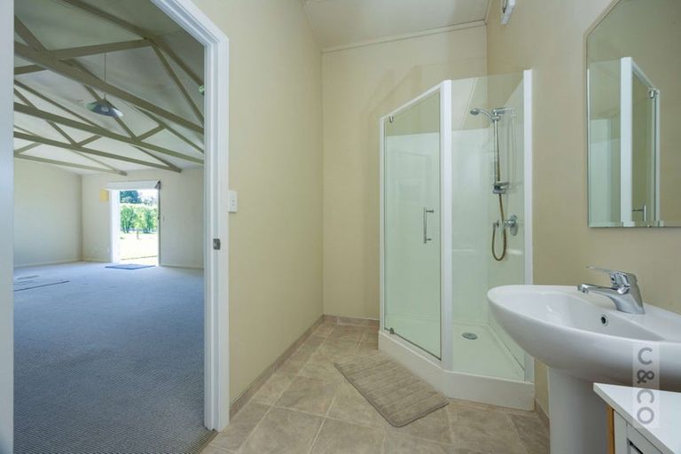 Photo of property in 11 Taupaki Road, Taupaki, 0782