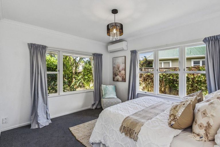 Photo of property in 6 Walton Avenue, Waikanae, 5036