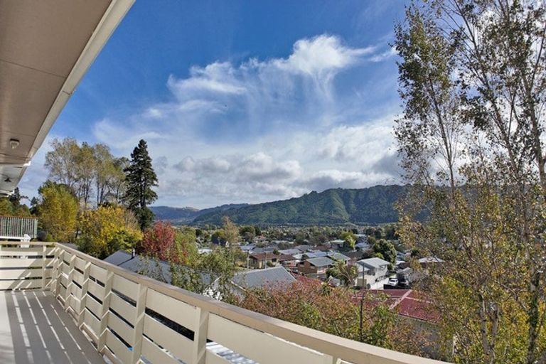 Photo of property in 22b Hillside Drive, Maoribank, Upper Hutt, 5018