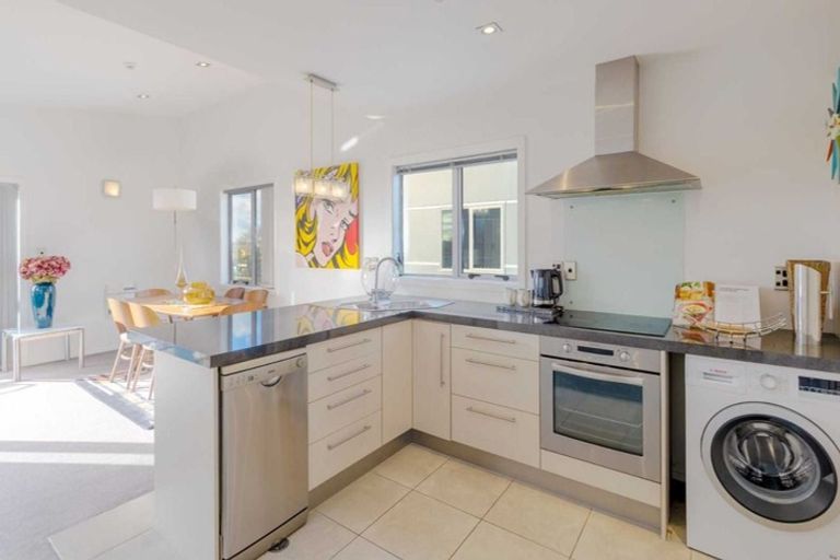 Photo of property in 3/8 Hutcheson Street, Sydenham, Christchurch, 8023