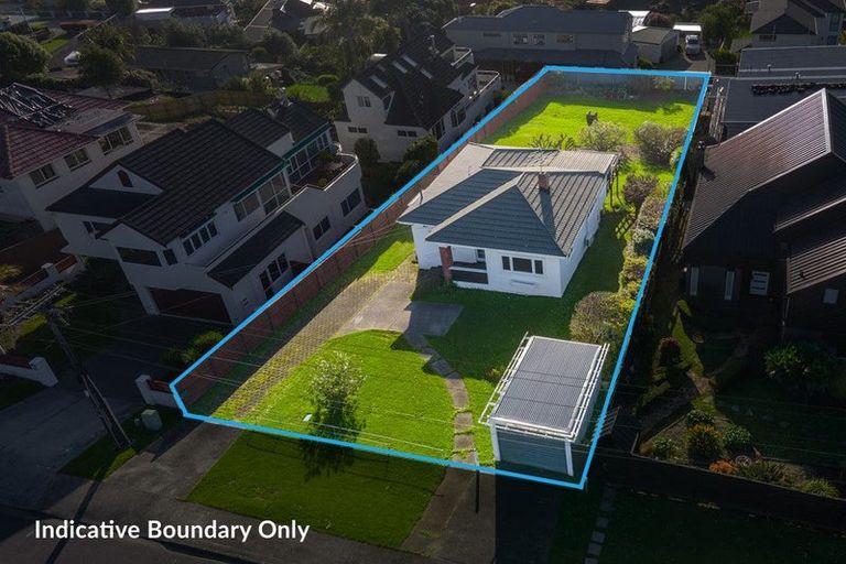 Photo of property in 92 Mellons Bay Road, Mellons Bay, Auckland, 2014