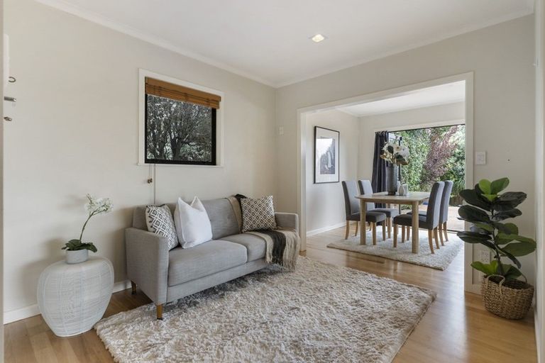 Photo of property in 43 Forrest Hill Road, Milford, Auckland, 0620