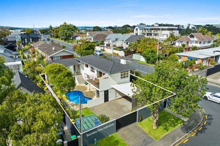 Photo of property in 1a Muritai Road, Milford, Auckland, 0620