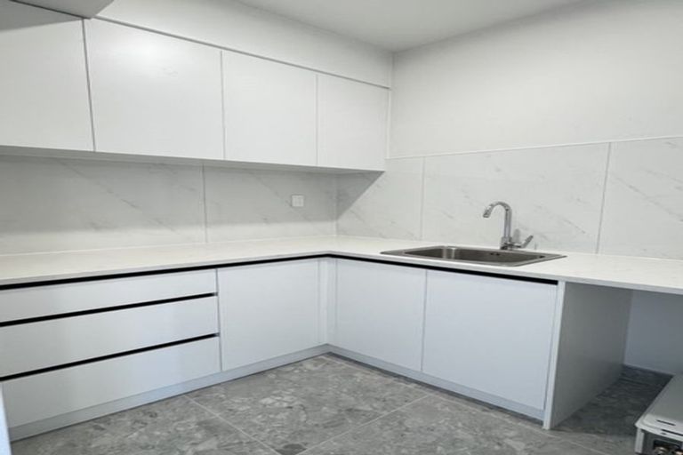 Photo of property in 130 Skulander Crescent, Orewa, 0931