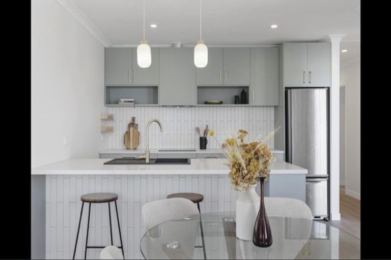 Photo of property in 21 Waione Avenue, Te Atatu Peninsula, Auckland, 0610