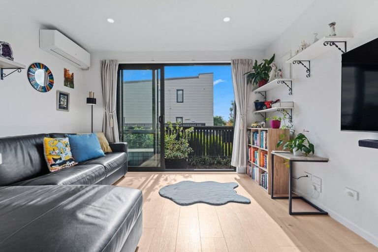 Photo of property in 9 Fuselage Road, Hobsonville, Auckland, 0616