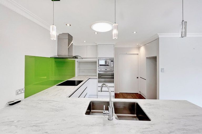 Photo of property in 1/17 Milford Road, Milford, Auckland, 0620