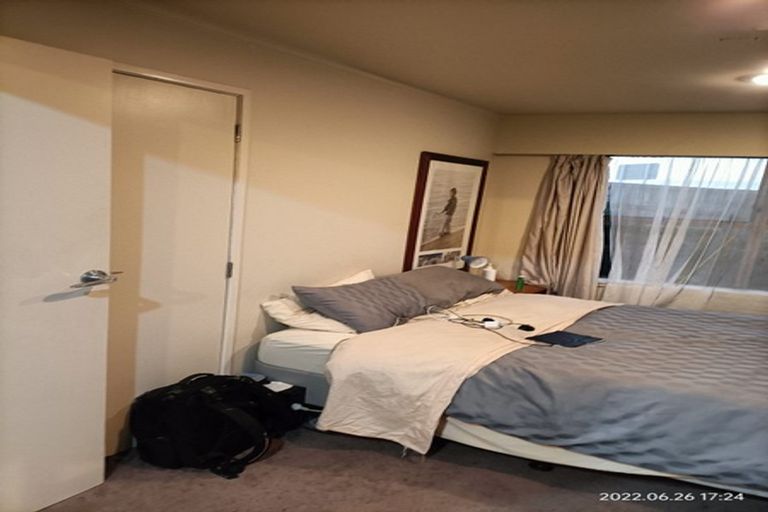 Photo of property in 1/3 Sunset Road, Totara Vale, Auckland, 0632