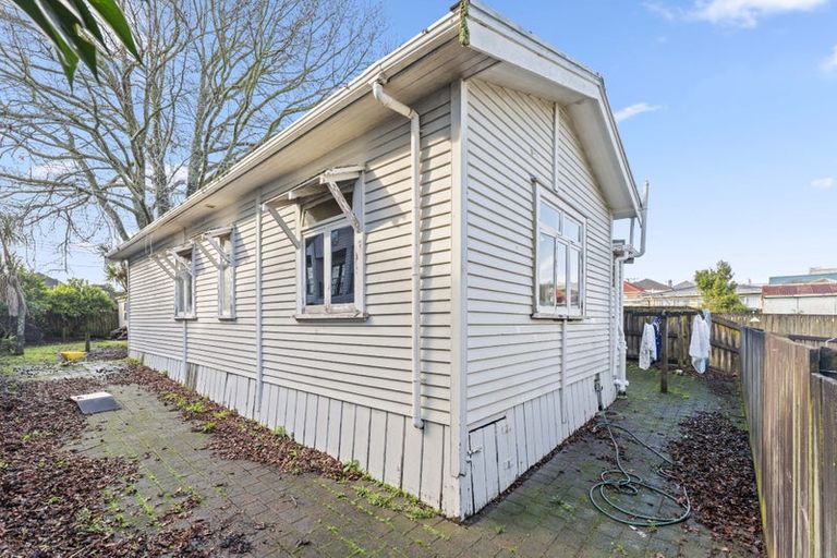 Photo of property in 4050 Great North Road, Glen Eden, Auckland, 0602