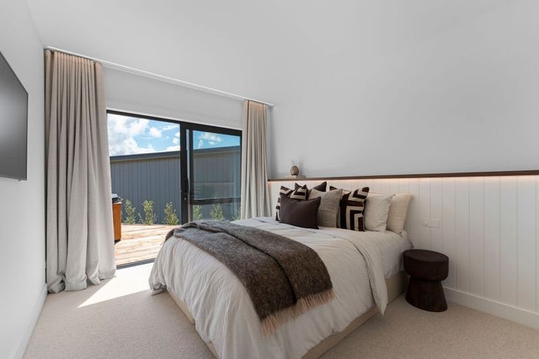 Photo of property in 11 Sparrowhawk Way, Kinloch, Taupo, 3377