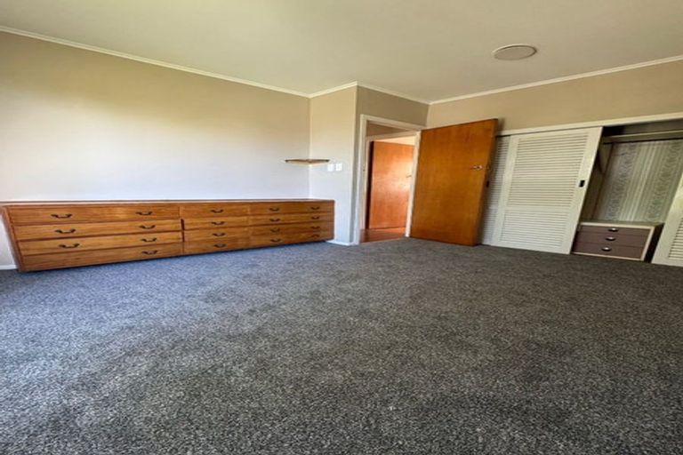 Photo of property in 25 Ellesmere Crescent, Pakuranga Heights, Auckland, 2010