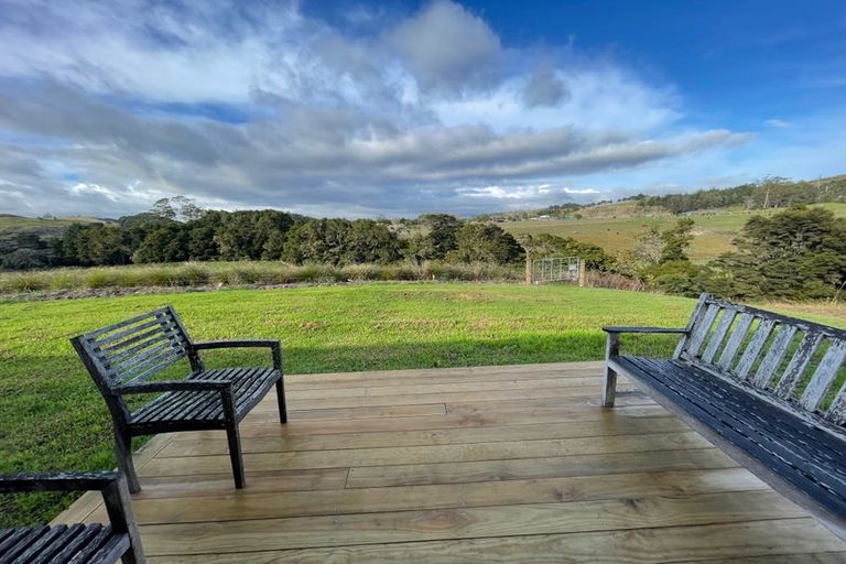 Photo of property in 27 Manaaki Circle, Paparoa, 0571