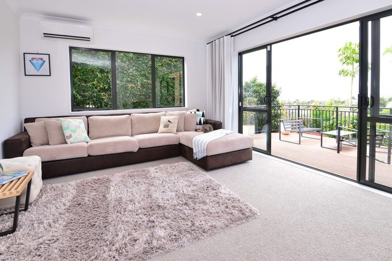 Photo of property in 3 Matisse Drive, West Harbour, Auckland, 0618