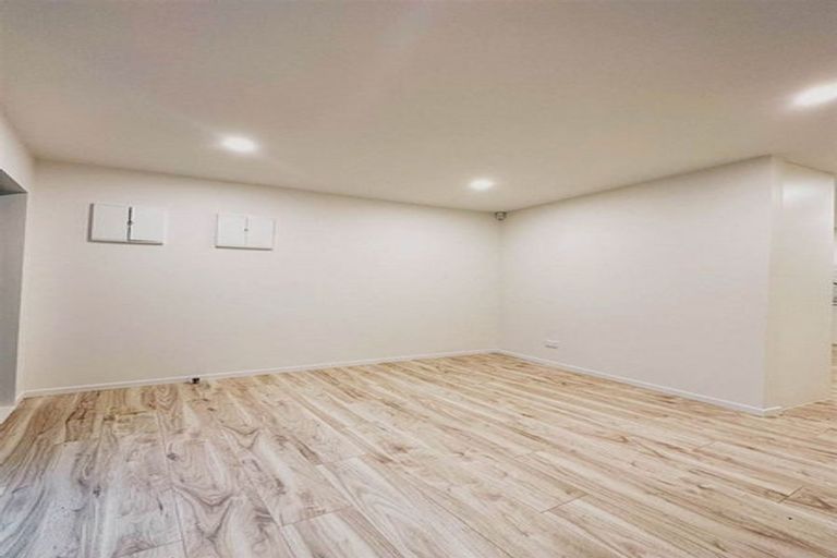 Photo of property in 21f Craigbank Avenue, New Lynn, Auckland, 0600