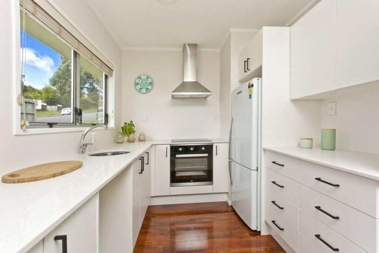 Photo of property in 1/6 Ellice Road, Totara Vale, Auckland, 0629