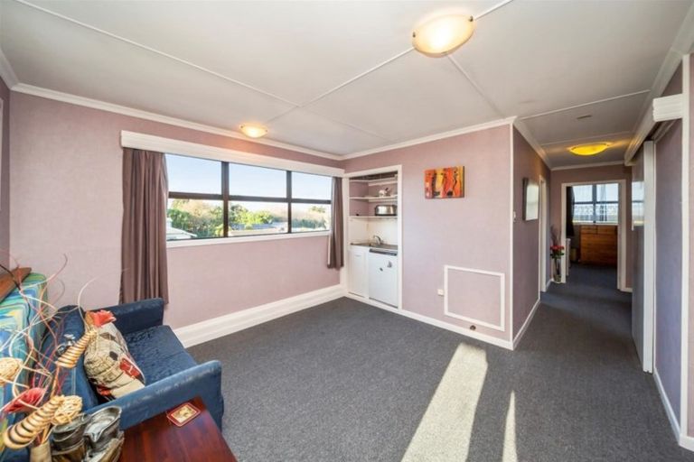 Photo of property in 16 Douglas Street, Hawera, 4610