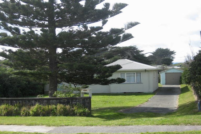 Photo of property in 100 Rua Avenue, Waitarere Beach, Levin, 5510