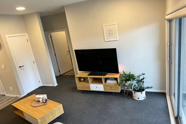 Photo of property in 10 Atkinson Street, Newlands, Wellington, 6037