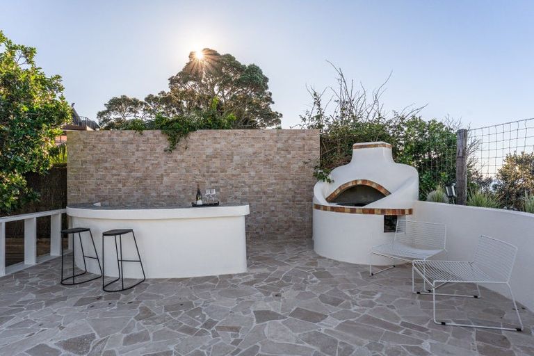 Photo of property in 72 Cliff Road, Torbay, Auckland, 0630