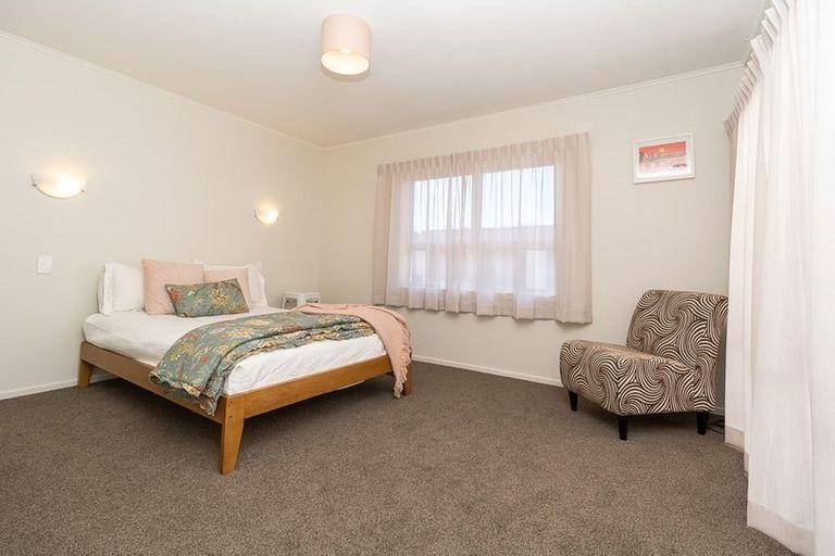 Photo of property in 24 Forest Lake Road, Forest Lake, Hamilton, 3200