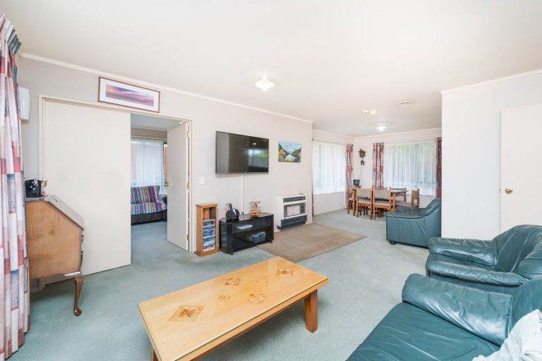 Photo of property in 3 Logan Place, Kelvin Grove, Palmerston North, 4414