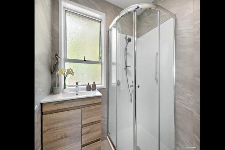 Photo of property in 2/7 Malters Place, Browns Bay, Auckland, 0630