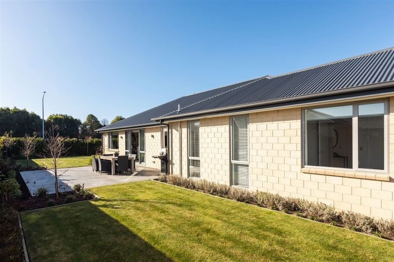 Photo of property in 15 Bargrove Close, Halswell, Christchurch, 8025