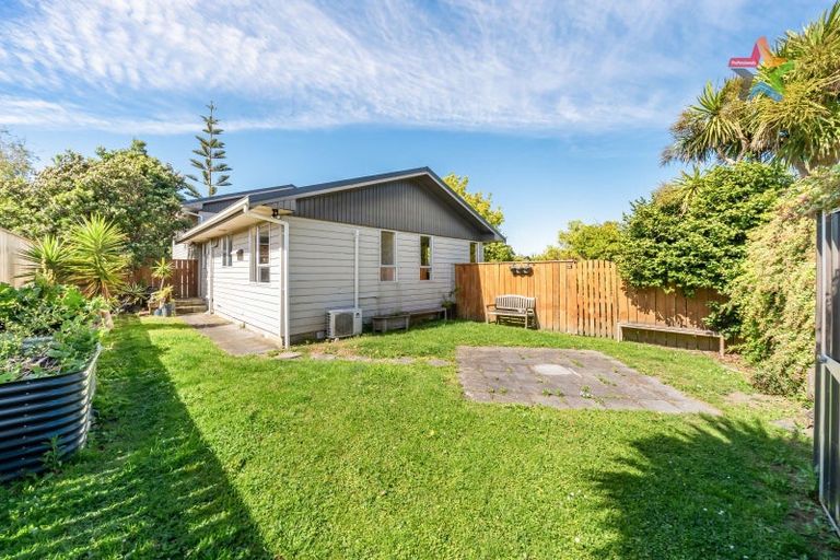 Photo of property in 172 Holborn Drive, Stokes Valley, Lower Hutt, 5019