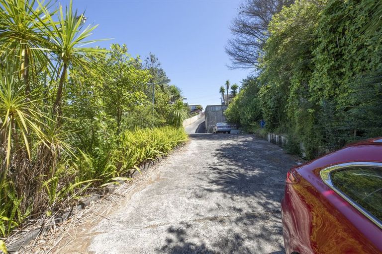 Photo of property in 323 Glenfield Road, Glenfield, Auckland, 0629