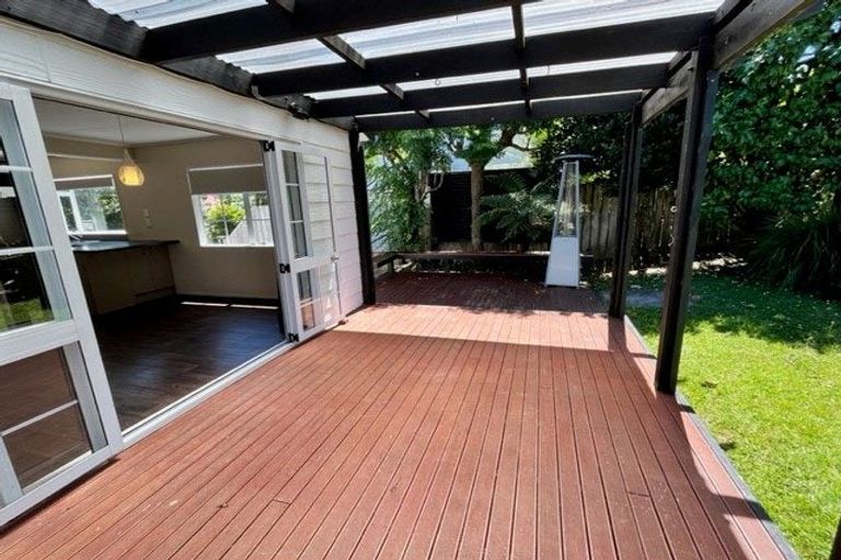 Photo of property in 2/34 Sandgate Avenue, Botany Downs, Auckland, 2010