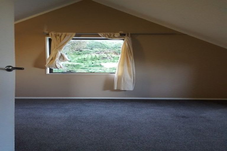 Photo of property in 2/14 Strabo Place, Windsor Park, Auckland, 0632