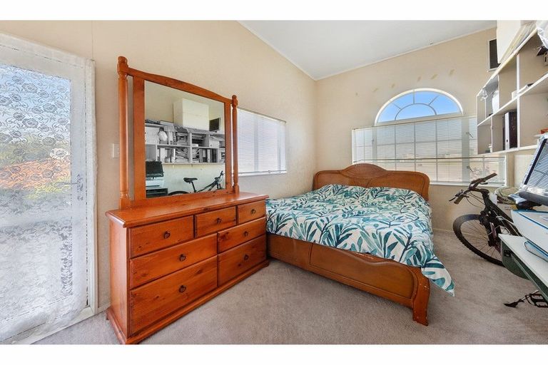 Photo of property in 7 Piper Place, Goodwood Heights, Auckland, 2105