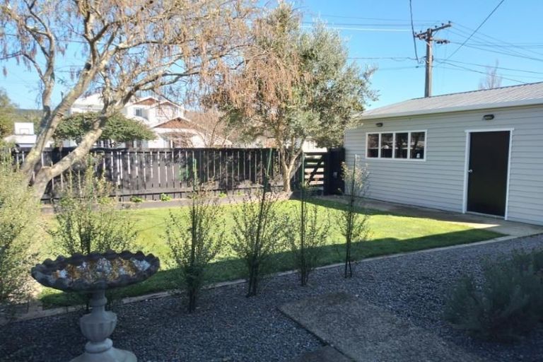 Photo of property in 6 Coates Grove, Silverstream, Upper Hutt, 5019